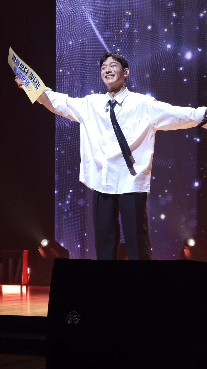 fulgent_moon's tweet photo. 종대가 너무 행복하게 웃고있어 안올릴수가 없음ㅠㅠ https://t.co/efcGnsvpL5