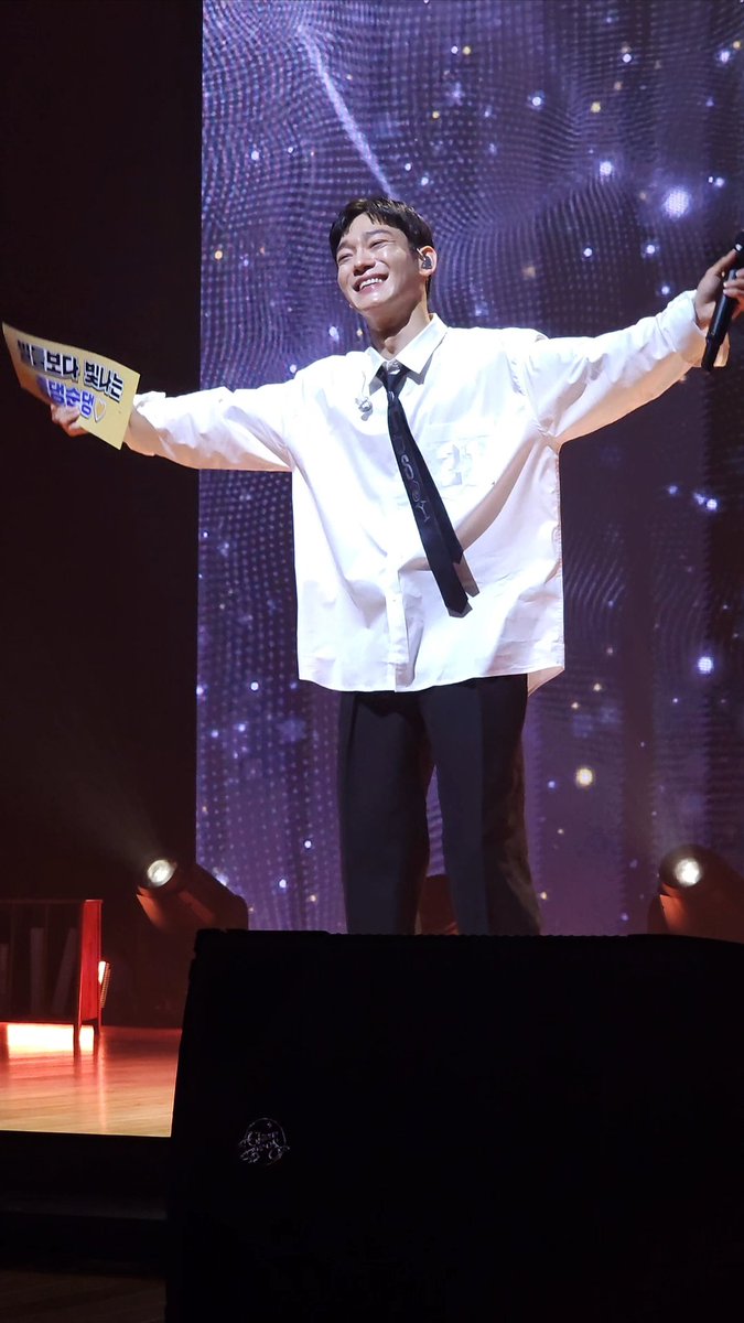 fulgent_moon's tweet photo. 종대가 너무 행복하게 웃고있어 안올릴수가 없음ㅠㅠ https://t.co/efcGnsvpL5