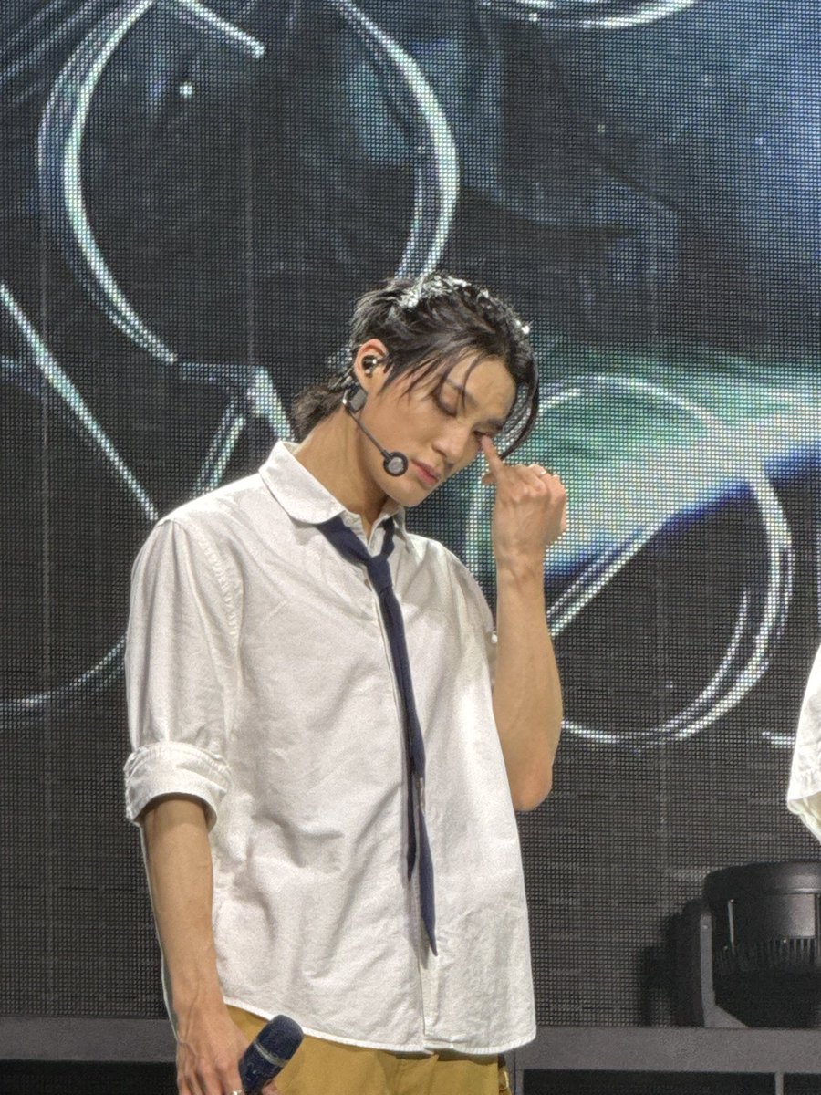 JENO LOOKS REALLY REALLY GOOD OH MY