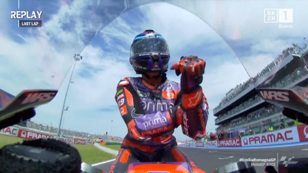QUART20RARO's tweet photo. if you don’t watch motogp what do you even do? https://t.co/ygfZJMIUR1