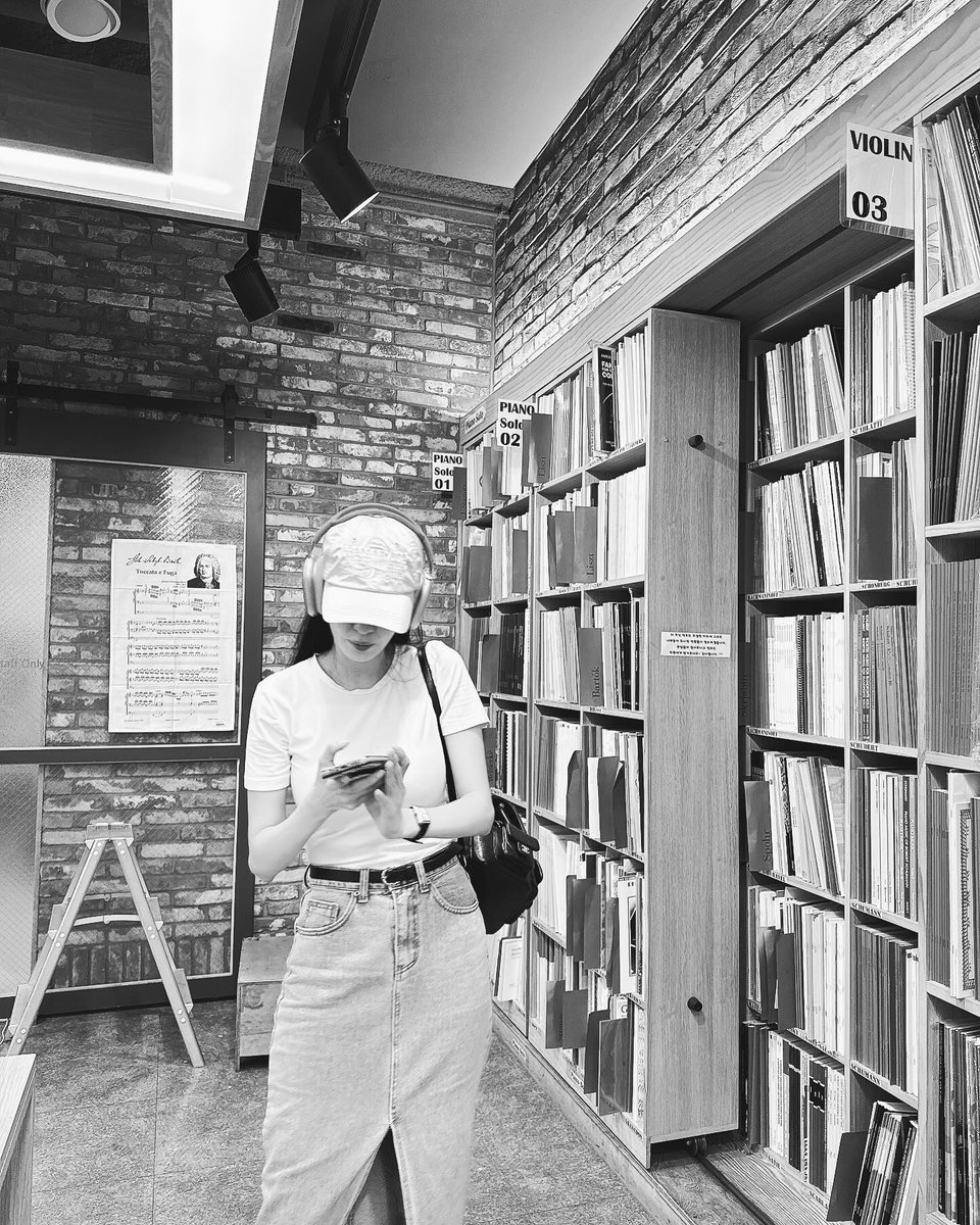 seotato's tweet photo. ชุดนี้ป่ะ เปลี่ยนแค่รองเท้า https://t.co/01VUKtIWem