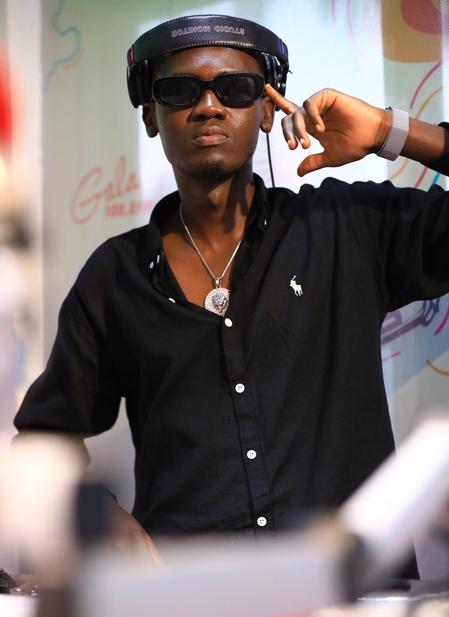 .<a href="/iamdjdenno/">DJ Denno The General</a> is arresting your Sunday with some Reggae, Dancehall and Local Music on <a href="/GalaxyFMUg/">100.2 Galaxy FM Zzina!</a> .

Where are you Catching the show from ?

#ZzinaAfterBeachParty 🥳