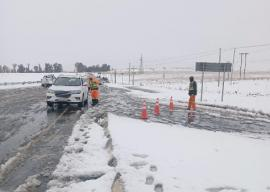 extremetemps's tweet photo. From oven to frozen and again to oven in SOUTH AFRICA
After record high temperatures >42C,winter returned with heavy snowfalls at >1700m.
Max. temperature yesterday at Johannesburg was just 6C
In the meanwhile record heat continues in MOZAMBIQUE MIN 25.3 Quelimane
40C coming back https://t.co/GyAMMQt0gy