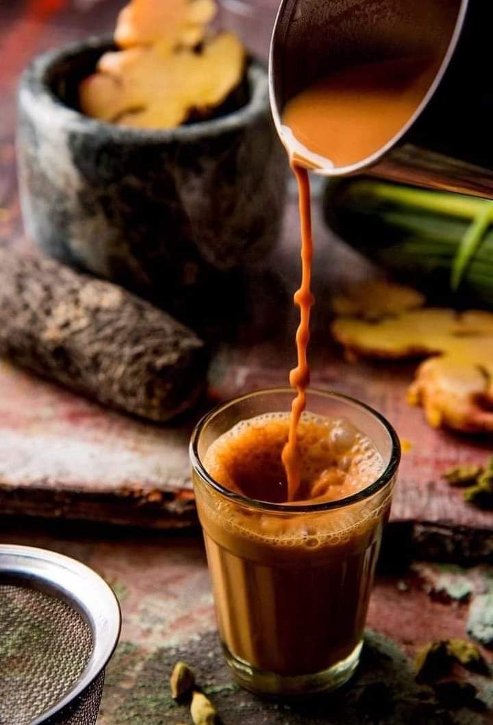 شام بخير 
جس کا مکمل کوئی عاشق نہیں ،
وہ دیوانے چائے سے عشق لڑاتے ہے ،

شام کے وقت چائے کون کون پیتا ہے؟
Good evening x family members