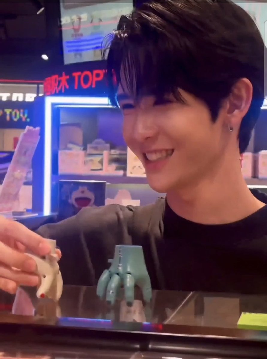 ดูเวลาเค้ายิ้มดิ ยิ้มแล้วโครตน่ารักเนอะ ยิ้มแล้วโลกสดใสขึ้นมาเลย อยากใช้ชีวิตเพื่อดูรอยยิ้มสวยๆนี้ไปนานๆ 🤏🏻 #JamesSu