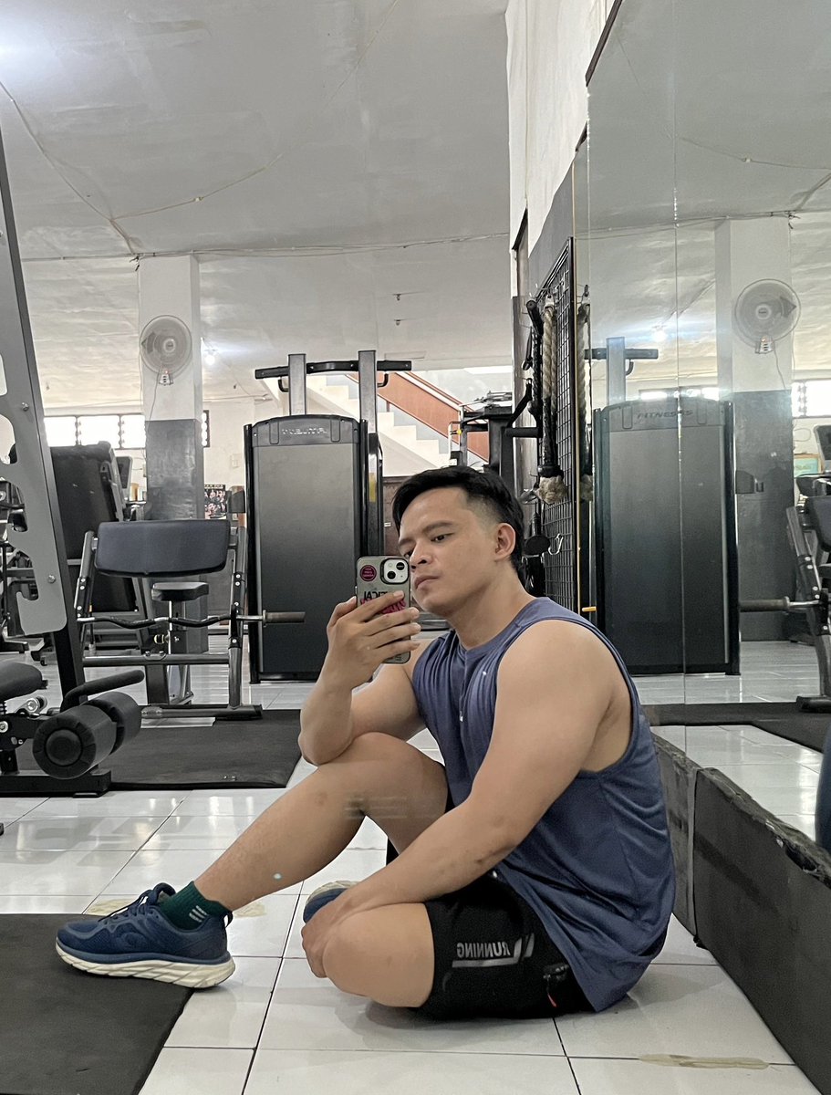 yanmmad's tweet photo. Ngumpulin niat untuk konsisten gym sesusah itu ya ~ https://t.co/potfuBNPd2