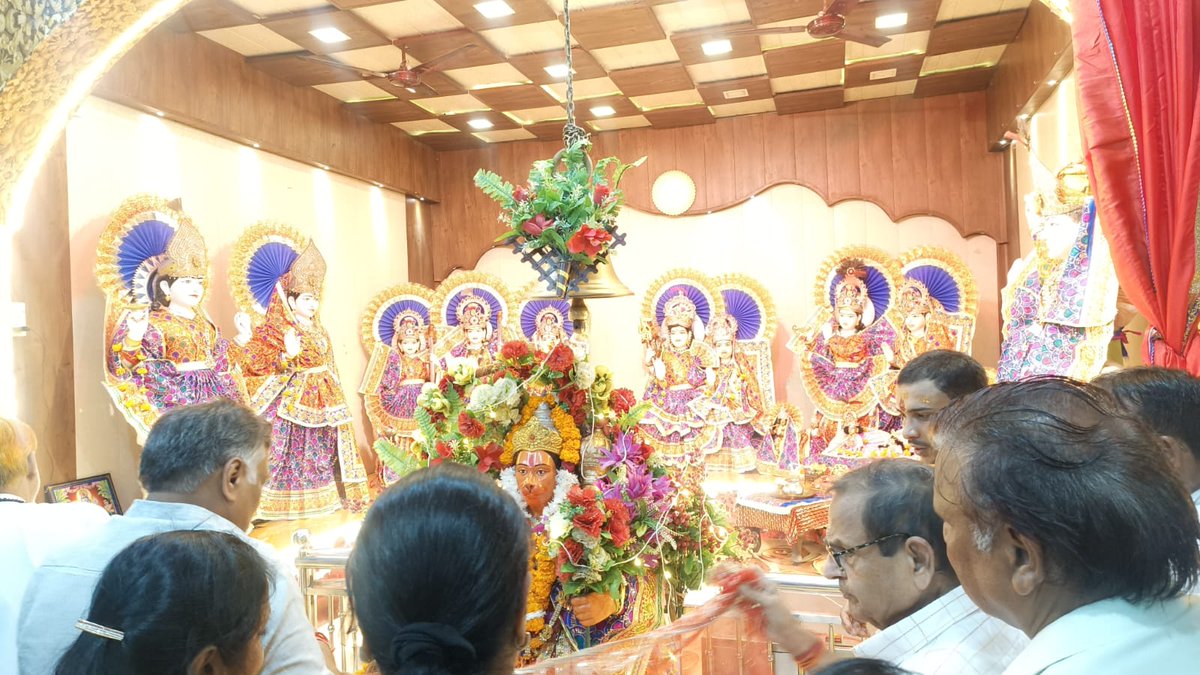 gupta_rekha's tweet photo. AE ब्लॉक, शालीमार बाग के गौरी शंकर मंदिर में आयोजित सुन्दरकांड पाठ में रहने का सौभाग्य प्राप्त हुआ #sunderkandpath
#RekhaGupta #shalimarbagh #JaiHanuman https://t.co/YfOhoFk2dD