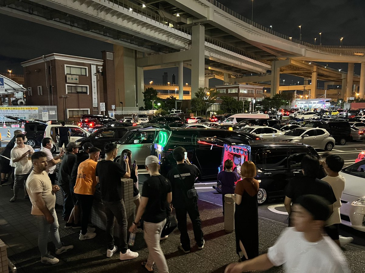 三連休って車より人が多いね😇