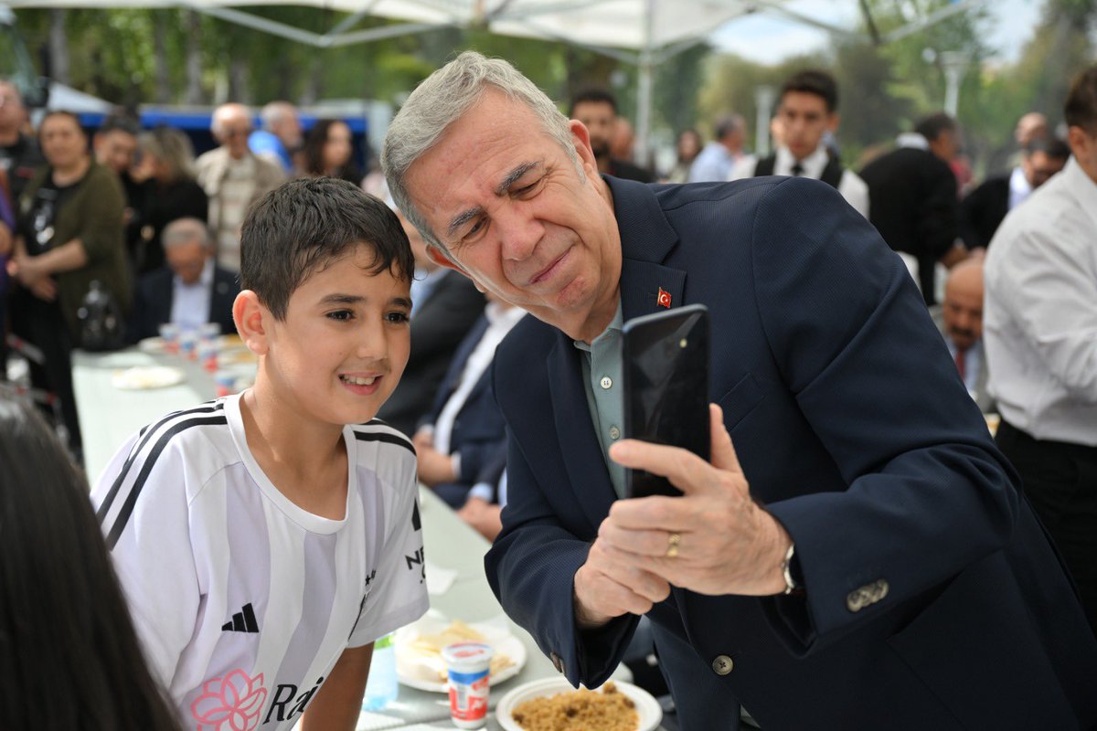 Ankara Divriği Kültür Derneği tarafından düzenlenen 61. Geleneksel Pilav ve Kültür Şenliği’ne katıldık. 

Vatandaşlarımızla bir araya gelerek geleneklerimizi yaşatmak bizim için büyük bir onur ve mutluluk kaynağı oldu. Bu anlamlı etkinliğin düzenlenmesinde emeği geçen herkese