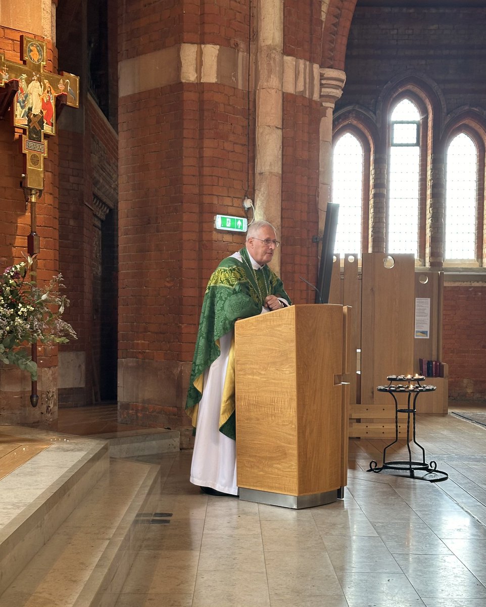 BishopSouthwark's tweet photo. Very glad to preach and celebrate the Eucharist with the good people of @allsaints_org WestDulwich @SouthwarkCofE in good heart and common purpose journeying through a vacancy in strong hope #Trinity17  Whoever wants to be first must be last of all and servant of all https://t.co/GJQfnB88sj