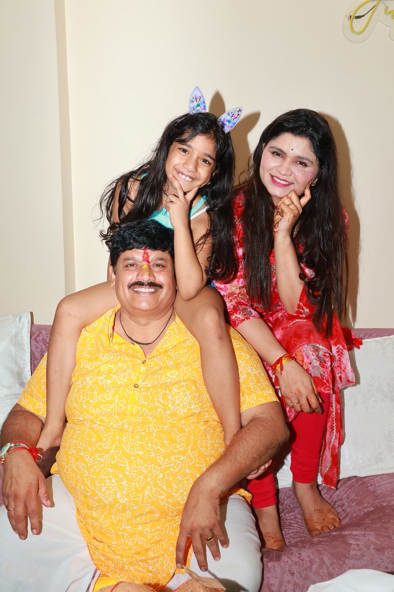 bjpanilfirojiya's tweet photo. बेटियाँ ईश्वर का वरदान हैं,
बेटियाँ जीवन का आधार हैं।
बेटियाँ हमारी संस्कृति और विरासत की ध्वजवाहक हैं।

सभी बेटियों के सुखी, समृद्ध, स्वस्थ जीवन की मंगलकामना सहित अंतर्राष्ट्रीय बेटी दिवस की हार्दिक बधाई एवं शुभकामनाएँ।

#InternationalDaughtersDay2024 https://t.co/yLCk2ikmLY