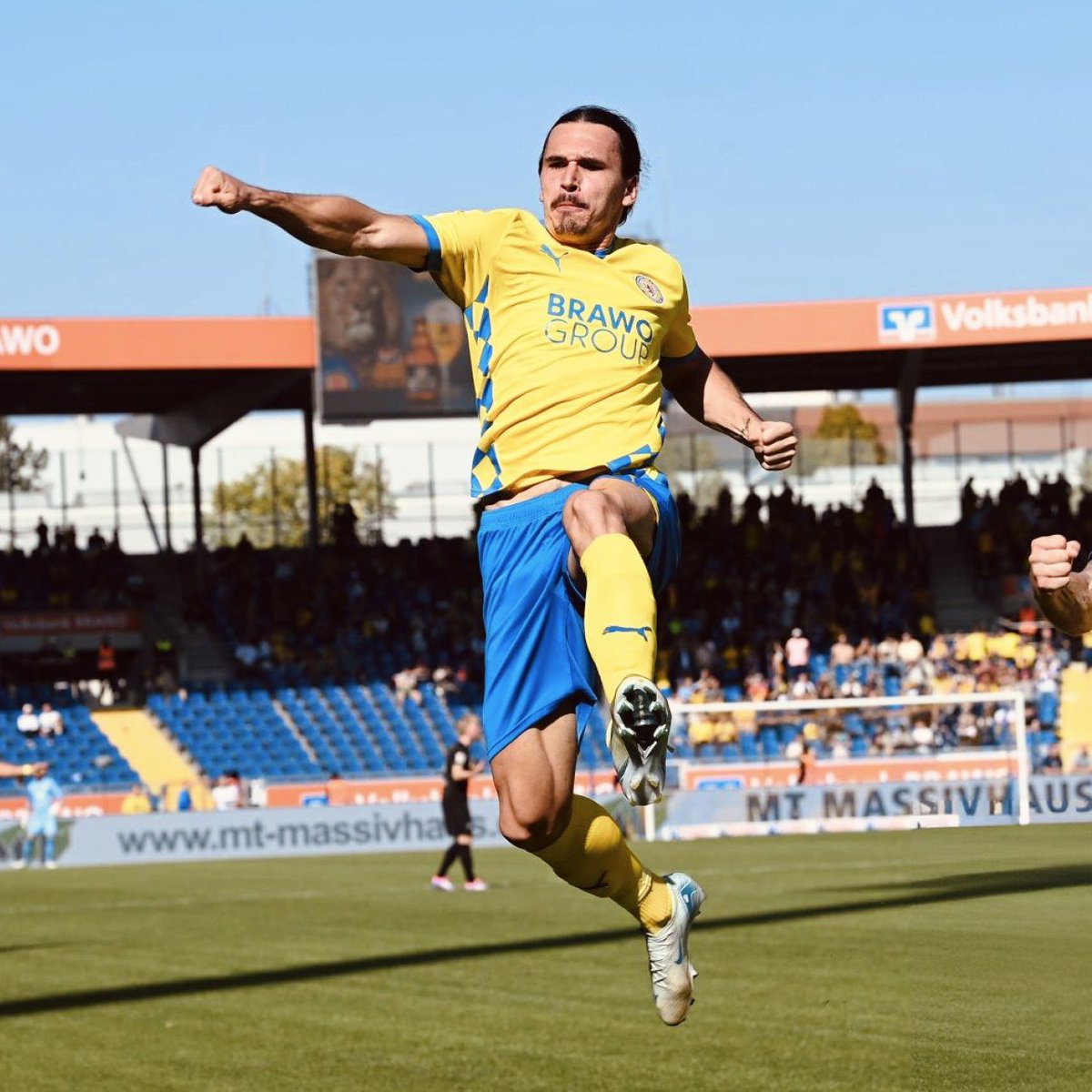 ✌️ Decisive with a brace!

🔥 Rayan Philippe scores a brace for <a href="/EintrachtBSNews/">Eintracht Braunschweig</a> to seal a 2-0 win over Greuther Fürth and become man of the match.