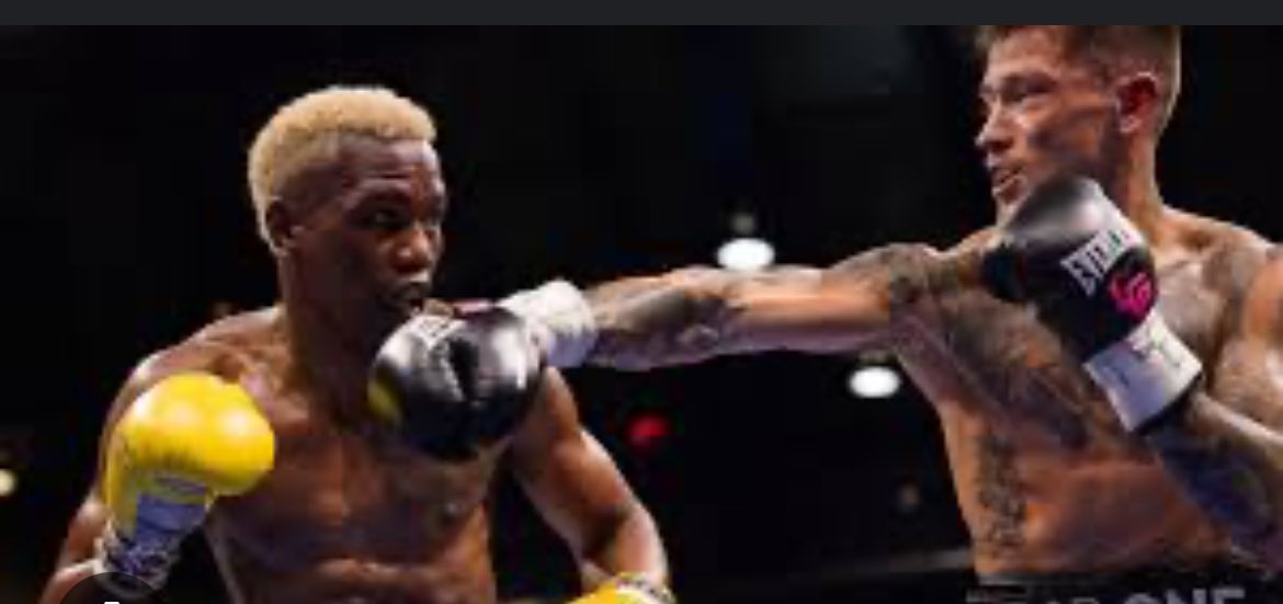 AdrianReyn79551's tweet image. 2024 year of Upsets still going strong!!

1.Fundora 🇺🇸 🆚 🇦🇺 Tszu  
2. Matías 🇵🇷 🆚 🇦🇺 Paro 
3. Haney 🇺🇸 🆚 🇺🇸 Ryan 
4. Joshua 🇬🇧 🆚  🇬🇧 Dubois

What a Year 2024 👀

#Boxing|#Upsets|#Champion