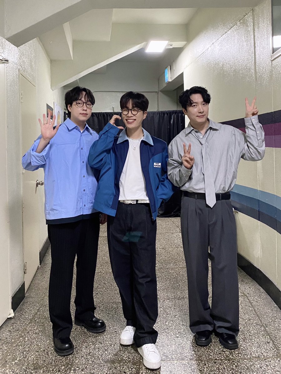 잠실 학생체육관을 북유럽댄스와 함성으로
가득 채워주셔서 감사합니다💙

톡 쏘는 에너지로 인사드린 소란이었습니다🥤🎶

-𝙎𝙀𝙏𝙇𝙄𝙎𝙏-

𝟎𝟏. 리코타 치즈 샐러드
𝟎𝟐. 이제 나와라 고백
𝟎𝟑. 가을목이

#소란 #SORAN
#고영배 #서면호 #이태욱
#펩시 #PEPSI #2024PEPSIFESTA