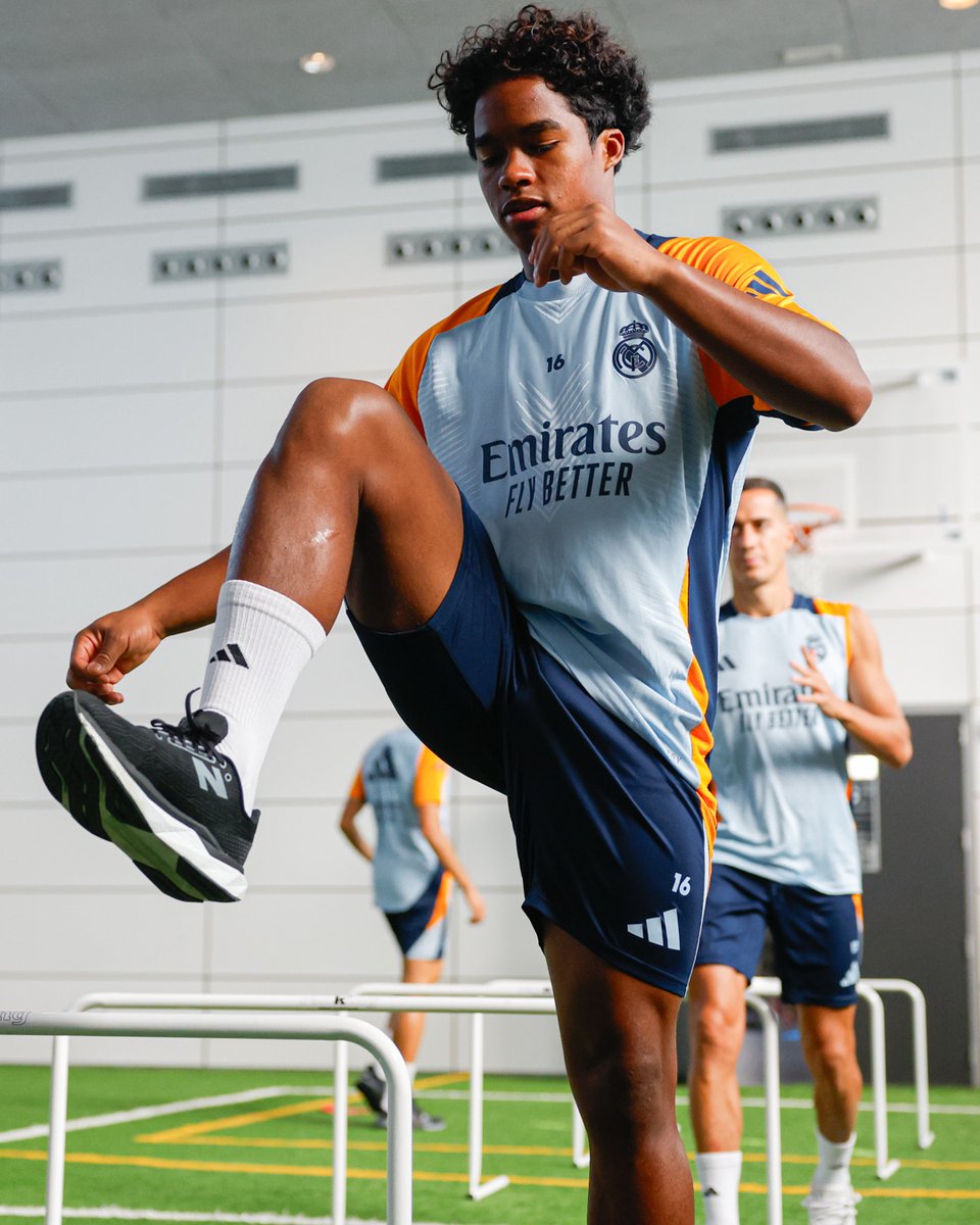 realmadridfra's tweet photo. 🦵🆙 @Endrick
#RMCity https://t.co/2Jymn7qaEI