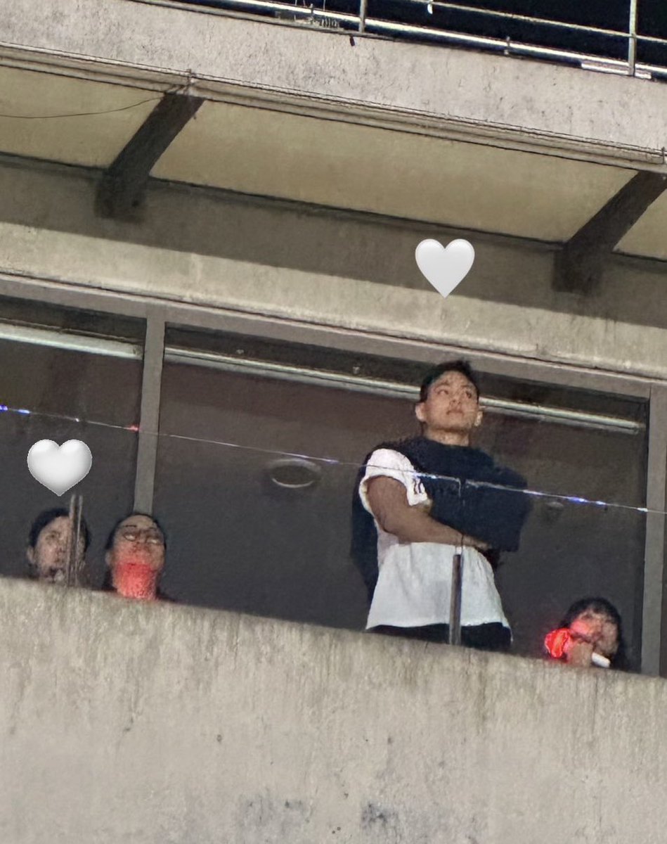 jungkookpicx's tweet photo. Jhope &amp; taehyung at IU’s Concert today! #JHOPE #TAEHYUNG https://t.co/j83bGRQr3M
