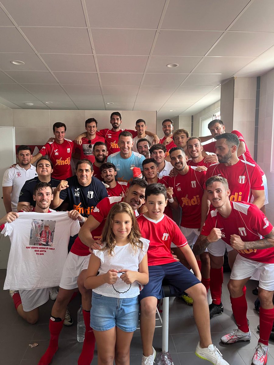 😍 PRIMERA FOTOOOO COMO LOCAL 😍

Los 3️⃣ puntos se quedan en el Raúl Carrosa

El #Bote suma dos victorias en dos encuentros 

#OsunaBC 4️⃣ - 0️⃣ CD Alcalá 

⚽️Juanfran, Fran x2, Propia Puerta
❤️ #SueñaEnRojo #YoSoyBote ❤️