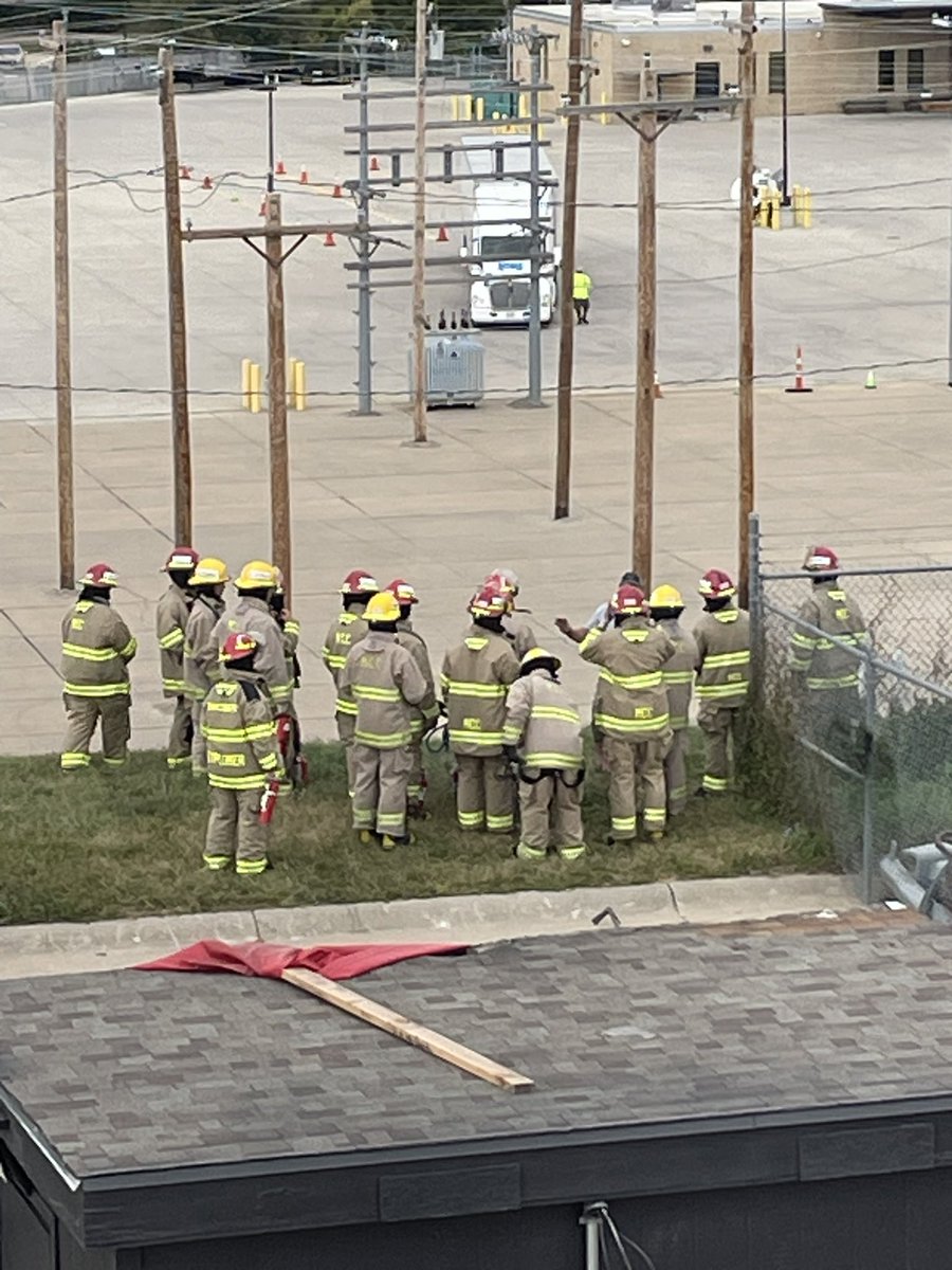 mccfire1's tweet photo. Another successful day! Students are grinding and #fullyinvolved in their future #firefighter positions recognizing the importance of public education and outreach! I’m excited for the future of our Trade! #mccfire #mcc #futurefirefighters #community https://t.co/GVpkOBWM0Z