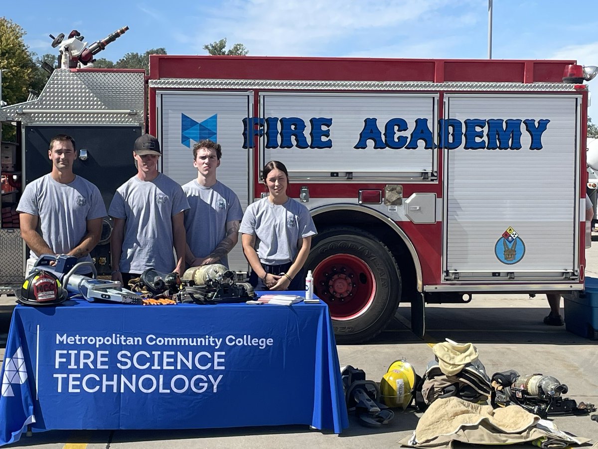 mccfire1's tweet photo. Another successful day! Students are grinding and #fullyinvolved in their future #firefighter positions recognizing the importance of public education and outreach! I’m excited for the future of our Trade! #mccfire #mcc #futurefirefighters #community https://t.co/GVpkOBWM0Z