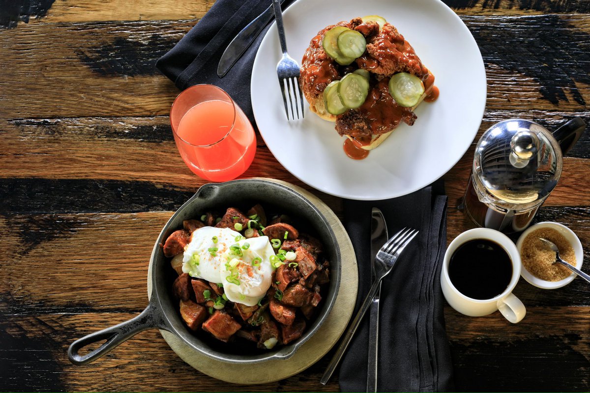 Let’s GEEEEEEUUXX! Big weekends downtown make everything better! Brunch is LIVE! We got the grits on, biscuits rolled, cinnamon buns are proofing, Eagle Rare is the whiskey of the week (old fashioneds are 🔥🔥), all we need is you!!
#brunch #toutant #coffee OG📸 by @kckratt 🥰