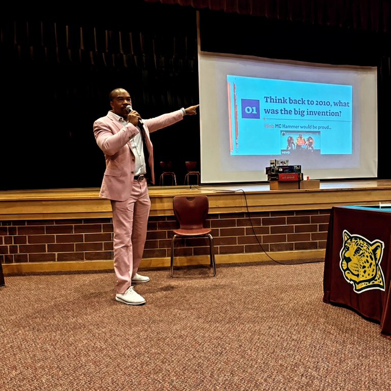 drjbg3's tweet photo. Thank you to the @childengineer for allowing me to keynote the STEM Institute at @KFMSjaguars757. We discussed creating STEM communities, developing STEM environments, pushing STEM in the classroom, and preparing our kids for STEM jobs! #InspiringAGeneration #OneStudentAtATime https://t.co/PKkHTzkioS
