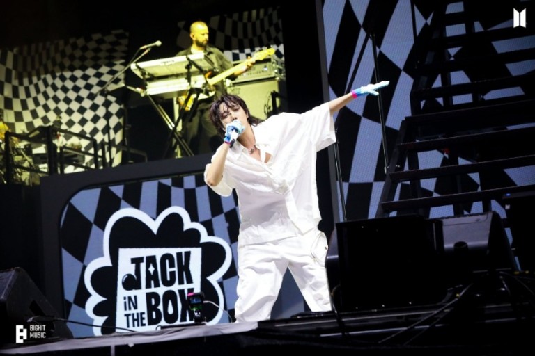 롤라팔루자 한국 최초 헤드라이너 #JHOPE
이 타이틀이 공계에 딱 박제돼 있는데 누가 딴소리해
#Hobipalooza #Lollapalooza