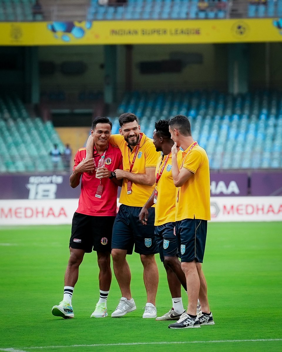 KeralaBlasters's tweet image. All smiles as we step into the action! 👋😎 

#KBFCEBFC #KBFC #KeralaBlasters