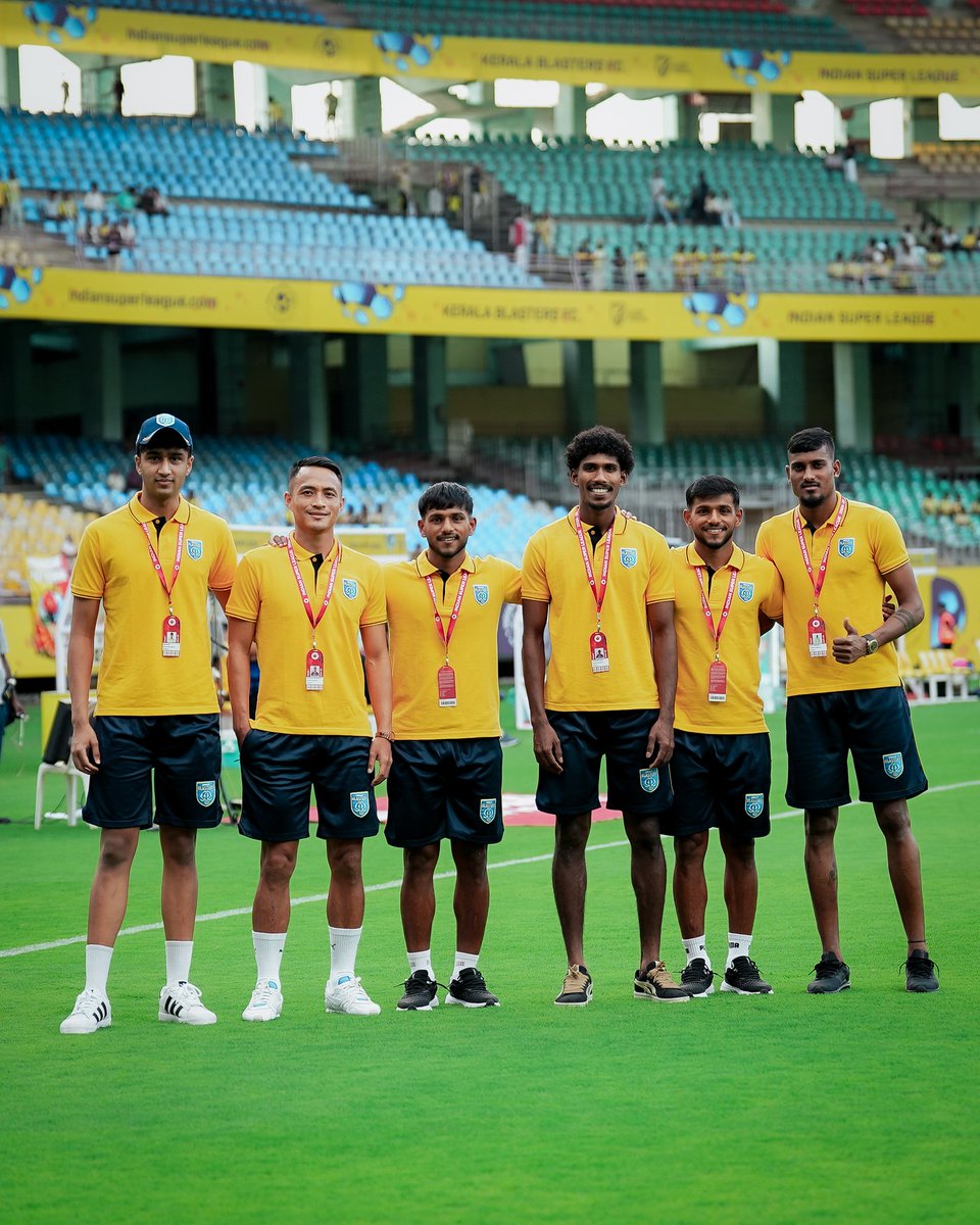 KeralaBlasters's tweet image. All smiles as we step into the action! 👋😎 

#KBFCEBFC #KBFC #KeralaBlasters