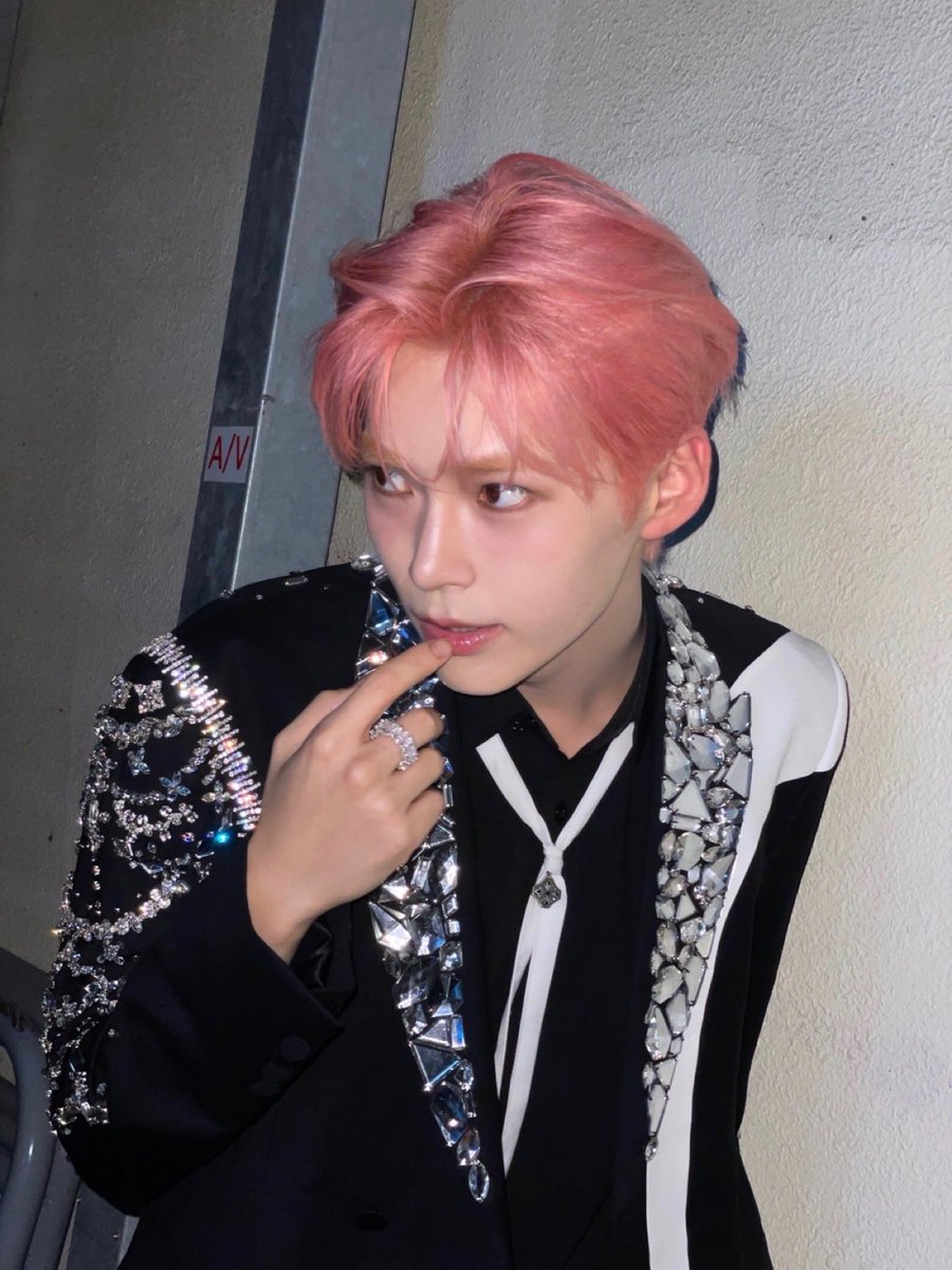 ZB1_official's tweet image. _💌

제로즈~🌹
이번 콘서트 3일은 너무나도 큰 에너지로 다가왔어요. 이제 시작이니까 앞으로도 멋있고 진심을 담은 모습 많이 보여줄게요!

그리고 울었다고 물떡이라고 놀리면 혼난다요😤 사랑해요❤️

#SUNGHANBIN #성한빈
#ZEROBASEONE #ZB1 #제로베이스원