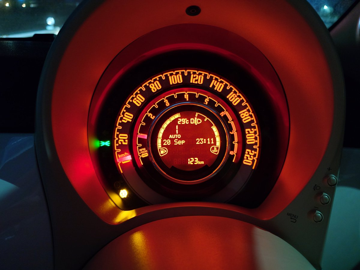 Shingo42689463's tweet photo. 2週間前に納車されて当日に工場へとんぼ返りしてった500がようやく戻ってきたので慣らしがてらドライブ
前のスマート氏と同じような削ぎ落とした使い易さが素晴らしい
なんだかんだ言ってこのジャンルが性に合ってる気がする
#fiat500 https://t.co/8fkxx0FMBu