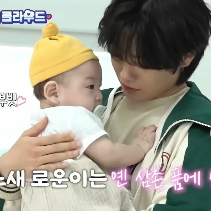 #скзав #minsung #hyunmin #binlix #jeongchan ав/au

Чонін підвисає на кілька секунд, роздивляючись чоловіка у класичному костюмі. Окей, тепер Ян дуже хоче тут працювати, візьміть його хоч прибиральником, бо треба буде комусь підтирати його слюні після цієї зустрічі.