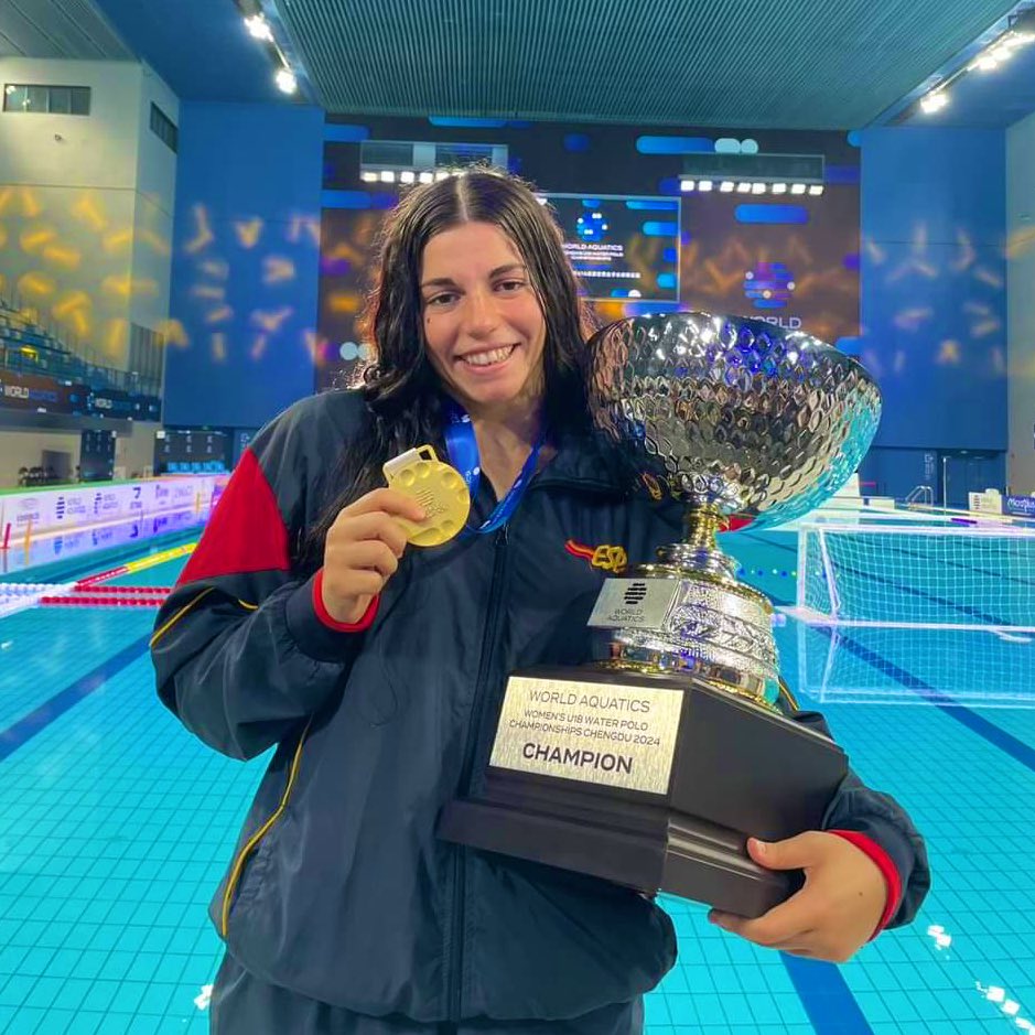 #WP
Margarita Peragon lo ha vuelto a hacer: tras ganar el europeo junior consigue el #oro #mundial #juvenil en #Changdu 🇨🇳
¡Vaya veranito <a href="/_maarga_/">Maargaa</a>!
🤽‍♀️🏆🥇🌏
Enhorabuena a las chicas de <a href="/SpainWpFem/">Selección ESP Femenina WP</a> sub18 y la <a href="/RFEN_Oficial/">RFEN</a> por este #exitazo
#orgullosísimos
#trabajazo
#enhorabuena