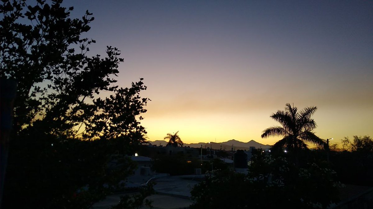 Sunday morning sunrise and, unfortunately, a layer of pollution from the thermo-electric powerplant at outskirts of La Paz.
t.me/lapazbcs/605