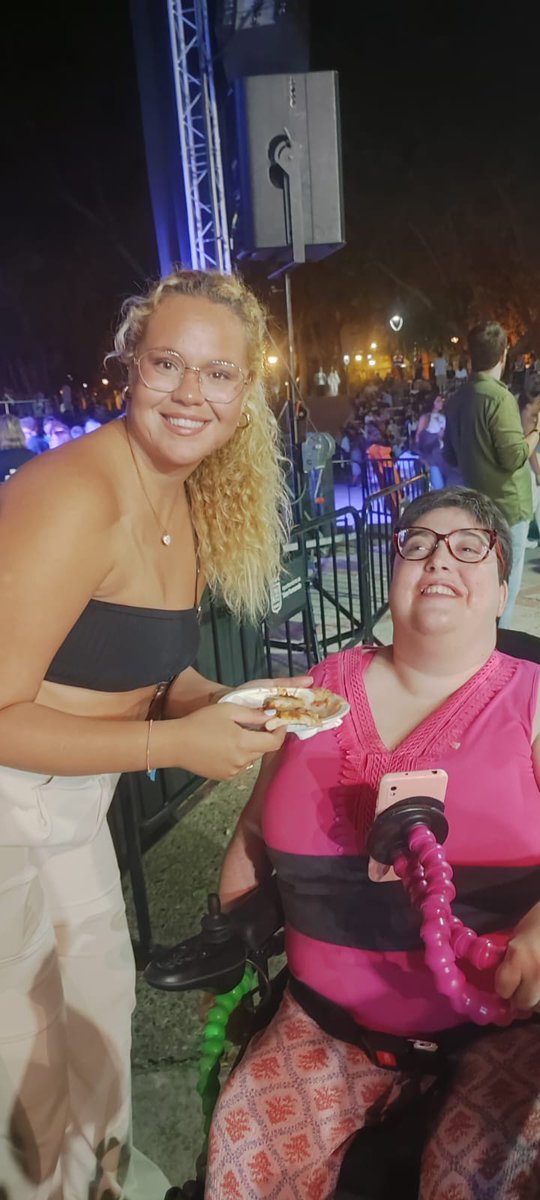 CiudadaniaUpace's tweet photo. Ayer un grupo de personas de ciudadanía hicieron uso del programa piloto de Mentoría  a la feria de la tapa. Un programa que consiste en organizar su #ocio por ellos mismos ir al sitio por ellos mismos y tener ayuda del #voluntariado sólo en lo que realmente no puede hacer. https://t.co/jYN334W1Fb
