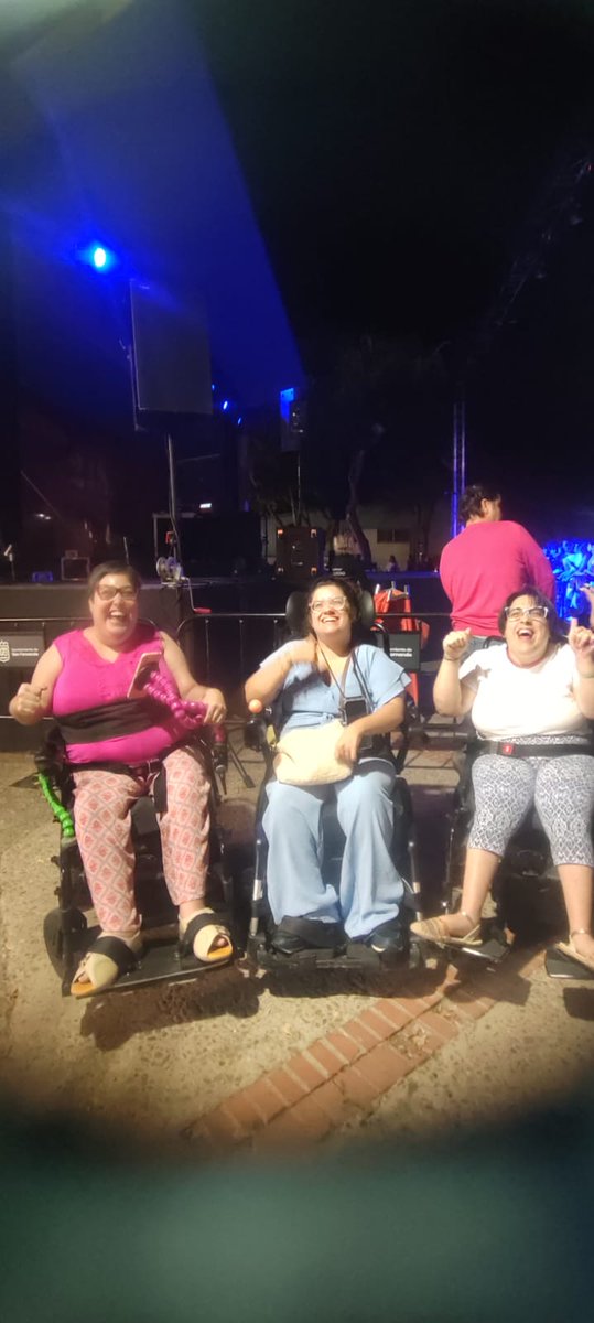 CiudadaniaUpace's tweet photo. Ayer un grupo de personas de ciudadanía hicieron uso del programa piloto de Mentoría  a la feria de la tapa. Un programa que consiste en organizar su #ocio por ellos mismos ir al sitio por ellos mismos y tener ayuda del #voluntariado sólo en lo que realmente no puede hacer. https://t.co/jYN334W1Fb