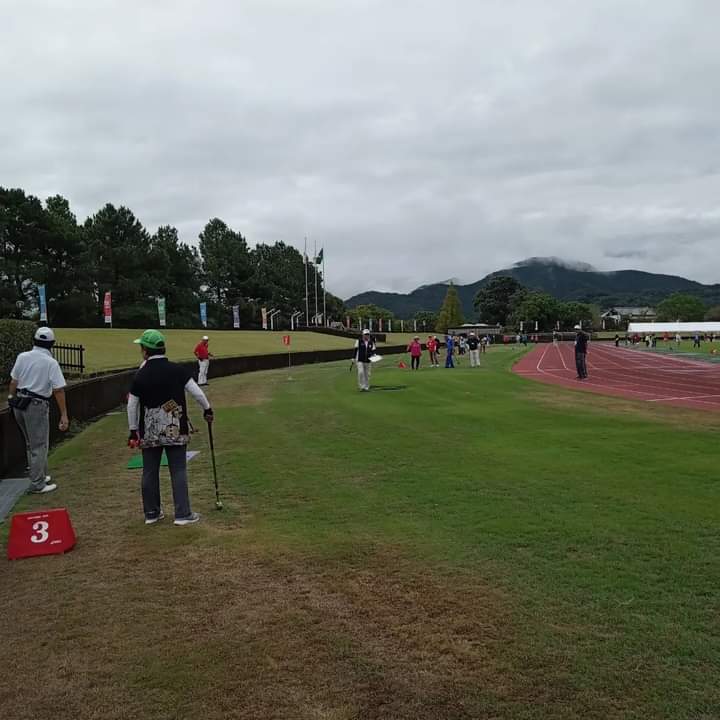 NichiyoC's tweet photo. 佐賀県鹿島市で行われている国スポの大会二日目。朝まで、雨、雷でしたが、大会が始まると雨もやみました。
プレーオフから始まり、交流戦。有明海がよく見えます!
#ニチヨー #国スポ #佐賀県 #SAGA2024 #グラウンドゴルフ #グランドゴルフ #蟻尾山公園 #groundgolf #nichiyo https://t.co/adaaokqDVt