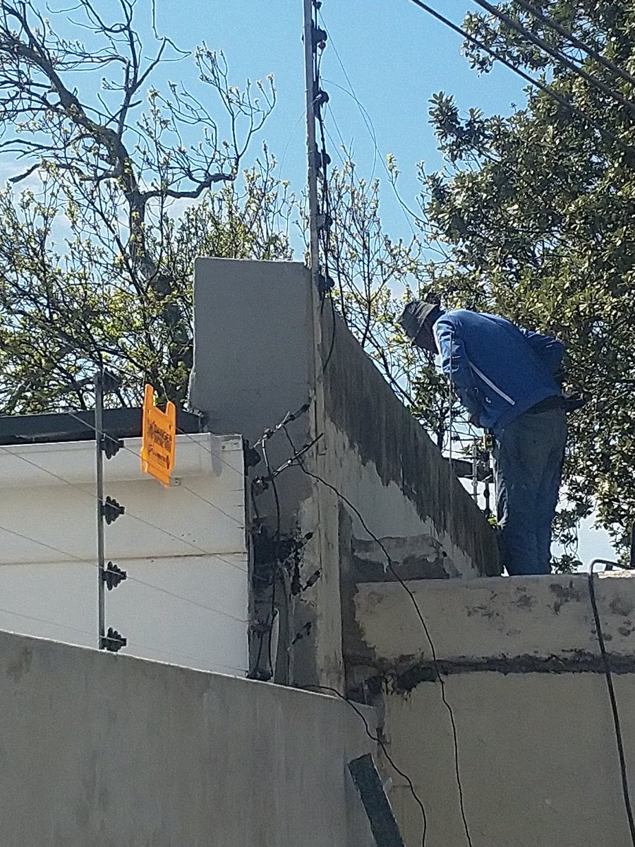 blesvy's tweet image. Electric Fence Installation

0682358732
donellinv.com