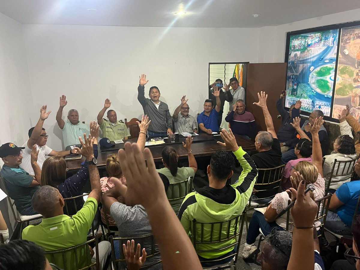 Alcalde anuncia el nombramiento del nuevo síndico municipal que recayó en la persona del Dr. Alirio Maluenga quien se desempeñó por los primeros años de su gestión como Director General de <a href="/Alc_SanCarlos/">Alcaldía de San Carlos</a>. Aseguró que en los próximos días anunciará otros cambios .