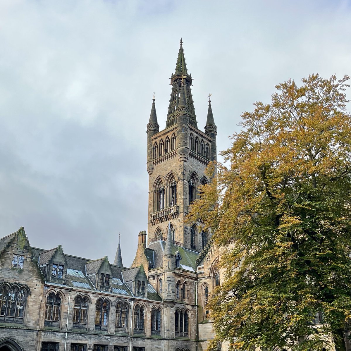 UofGlasgow's tweet photo. Today marks the #AutumnEquinox, signalling the beginning of a beautiful new season! It won't be long until campus looks like this again. 🍂 #TeamUofG https://t.co/cYny6nqRdx