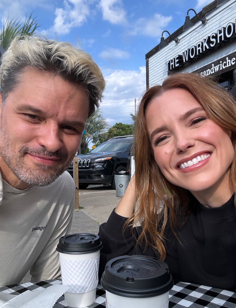 BRB SCREAMING CRYING

“Wilmington mornings with my TV hubby.” 🥹