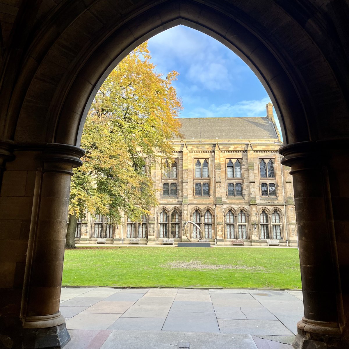 UofGlasgow's tweet photo. Today marks the #AutumnEquinox, signalling the beginning of a beautiful new season! It won't be long until campus looks like this again. 🍂 #TeamUofG https://t.co/cYny6nqRdx