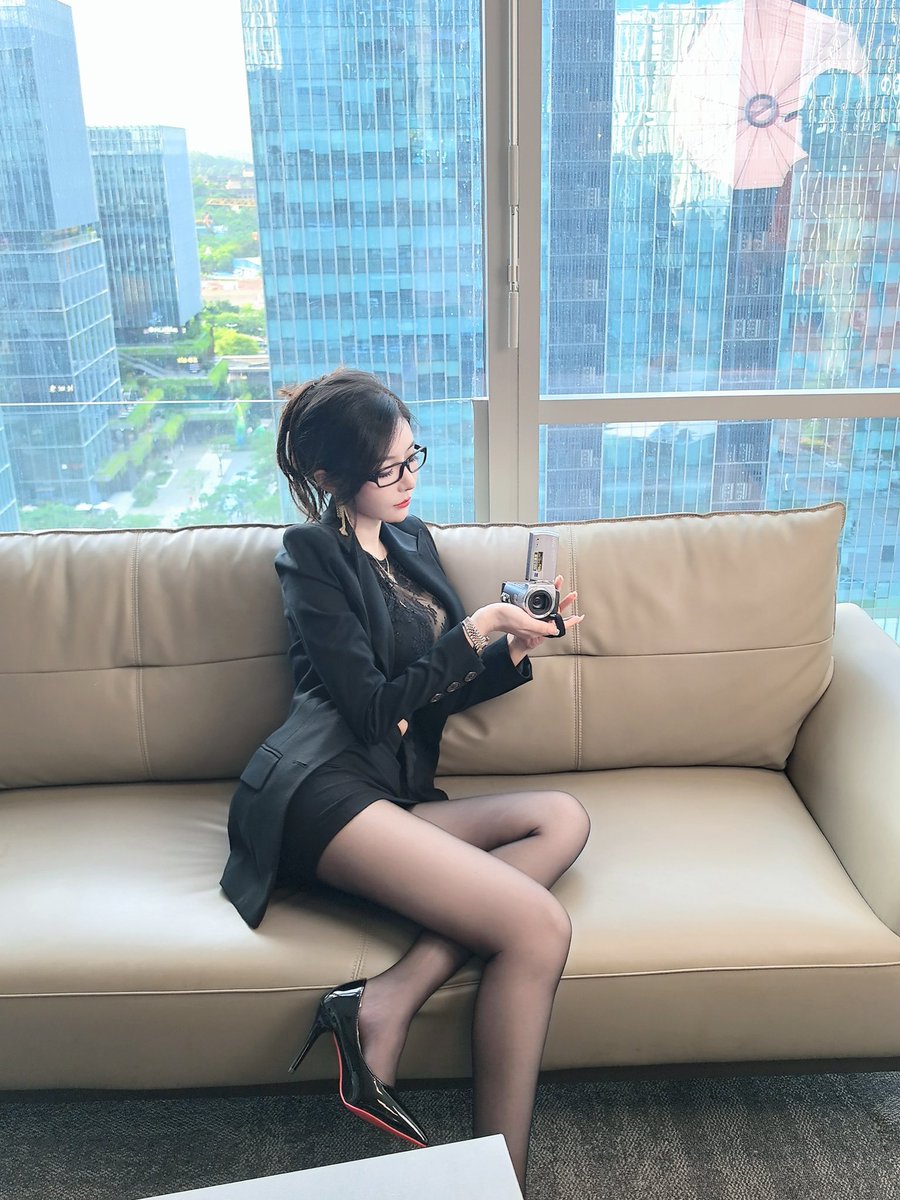 #瑶瑶花絮＃ 发了抖音视频后，很多宝宝都说喜欢这个造型，在问有没有写真，这不就来啦～写真优惠预售中到月底截止。喜欢的宝宝联系小助理：xinyao09066🌍
一样也不上架任何平台❤️ https://t.co/Q9negfhAQo