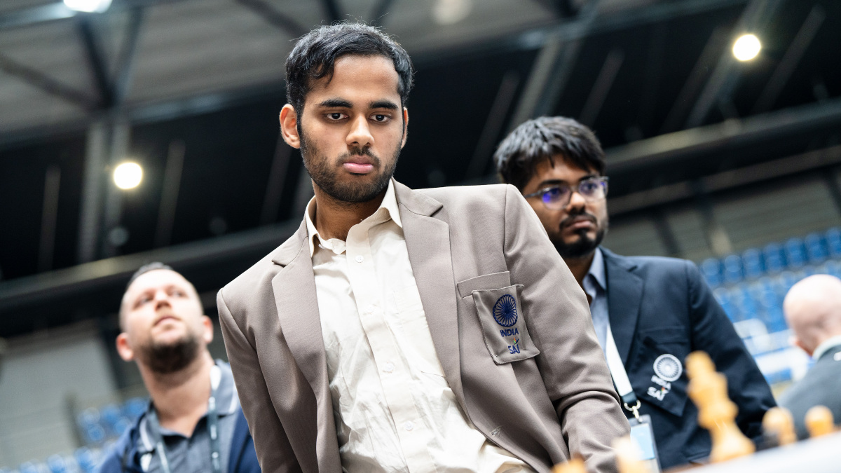 FirstpostSports's tweet photo. India 🇮🇳 script history in Budapest as Arjun Erigaisi's win vs Jan Subelj helps the nation confirm its first-ever #ChessOlympiad gold 🥇! 

Later, D Gukesh defeats Vladimir Fedoseev to help India go 2-0 up against Slovenia 🇸🇮

📸: Maria Emelianova

LIVE: https://t.co/CsLohL14cs https://t.co/T1GwfkZ5TN