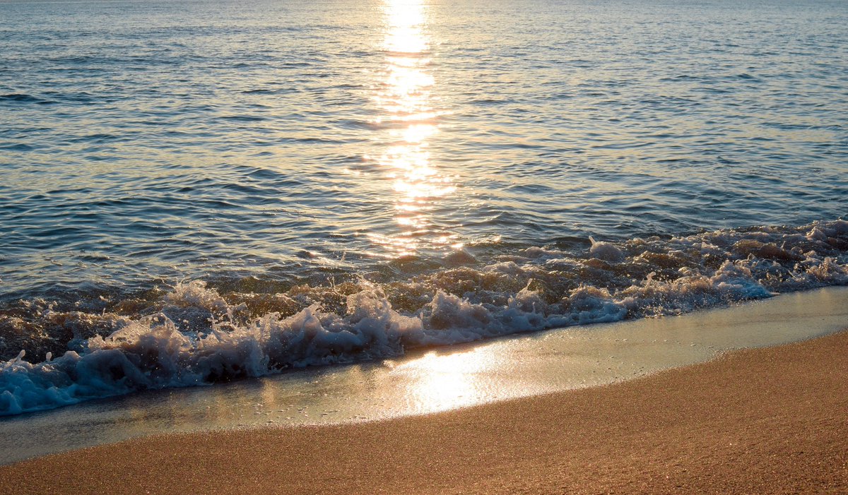 ameiro_o's tweet photo. 朝の輝く海 https://t.co/7OzxY6KvpD