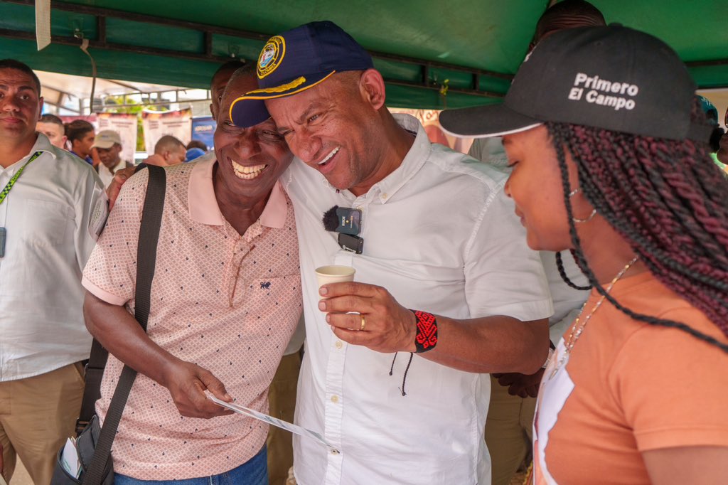 LuisAlfonsoEsc's tweet photo. Crecimos rodeados de historias y tradiciones alrededor del cacao. En el #Chocofest nos reconectamos con nuestras raíces porque Tumaco no solo es nuestra cuna, sino la cuna de uno de los mejores cacaos de #Colombia.
Ser hijos de esta tierra y conocedores del esfuerzo detrás de cada cosecha, nos compromete a apoyar este festival y hacerlo más grande cada año, atrayendo turistas, visitantes e inversionistas que pondrán los más de 8 mil cacaocultores en el mapa del mejor cacao del mundo. 🍫❤️✨