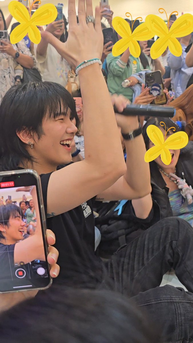 การได้เห็นน้องบิวยิ้มอย่างมีความสุขอยู่ท่ามกลางความรักของเหล่าบียัวร์เลิฟ เราก็พลอยมีความสุขตามไปด้วย แบบนี้เขาเรียกว่าความรักไหมนะ 💙✨️
Build Wearing Denim
#RBSJackRusselXBuild
<a href="/JakeB4rever/">BIU.</a> 
#BuildJakapan
#Beyourluve