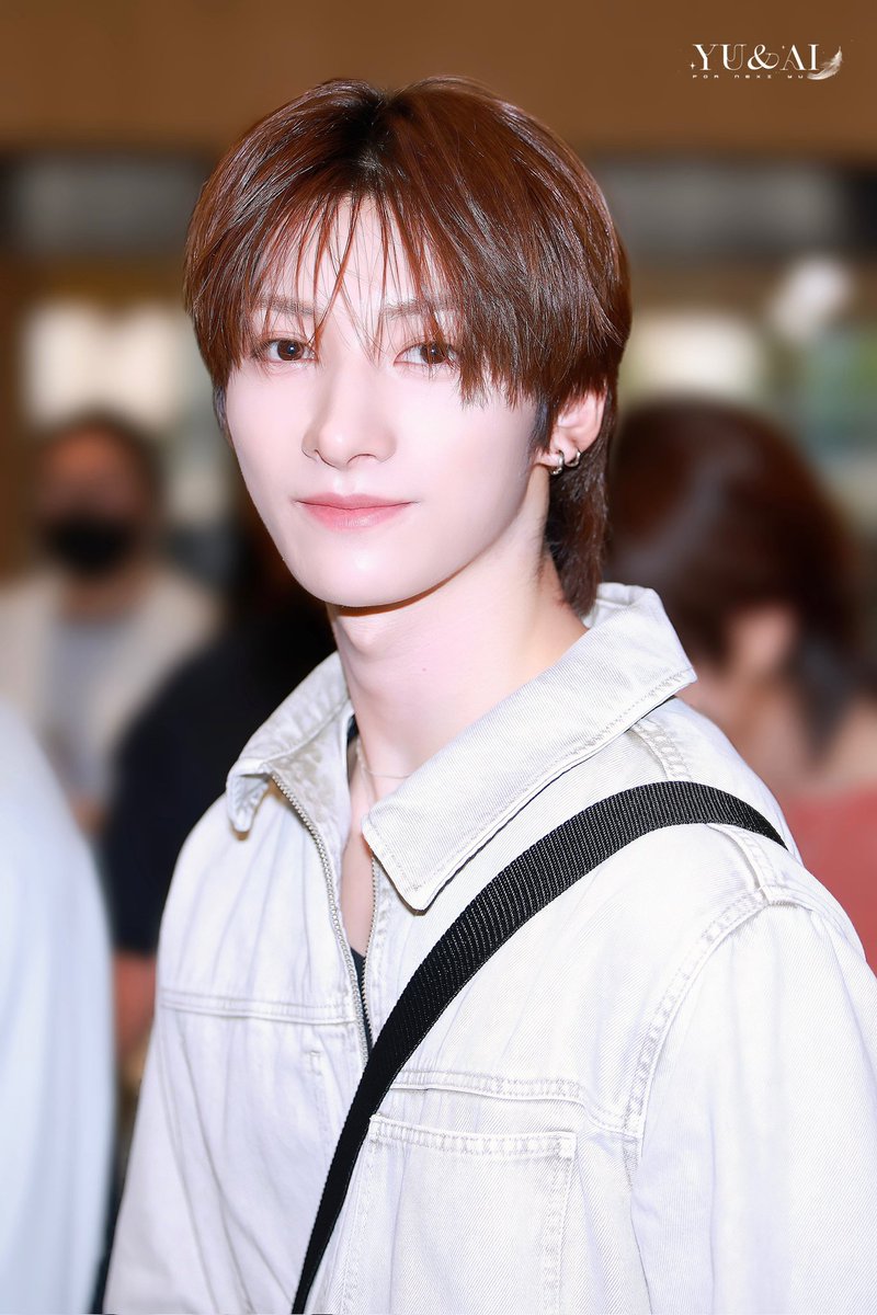 <a href="/LightUpNevie/">♡</a> "Dari akuu segitu ajaaa, selanjutnya aku balikin ke kak Ayaaa. Terima kasih semuaa, salam Yuzuki ganteng HOBAH!" Yuzuki mengangguk seraya mundur beberapa langkah.