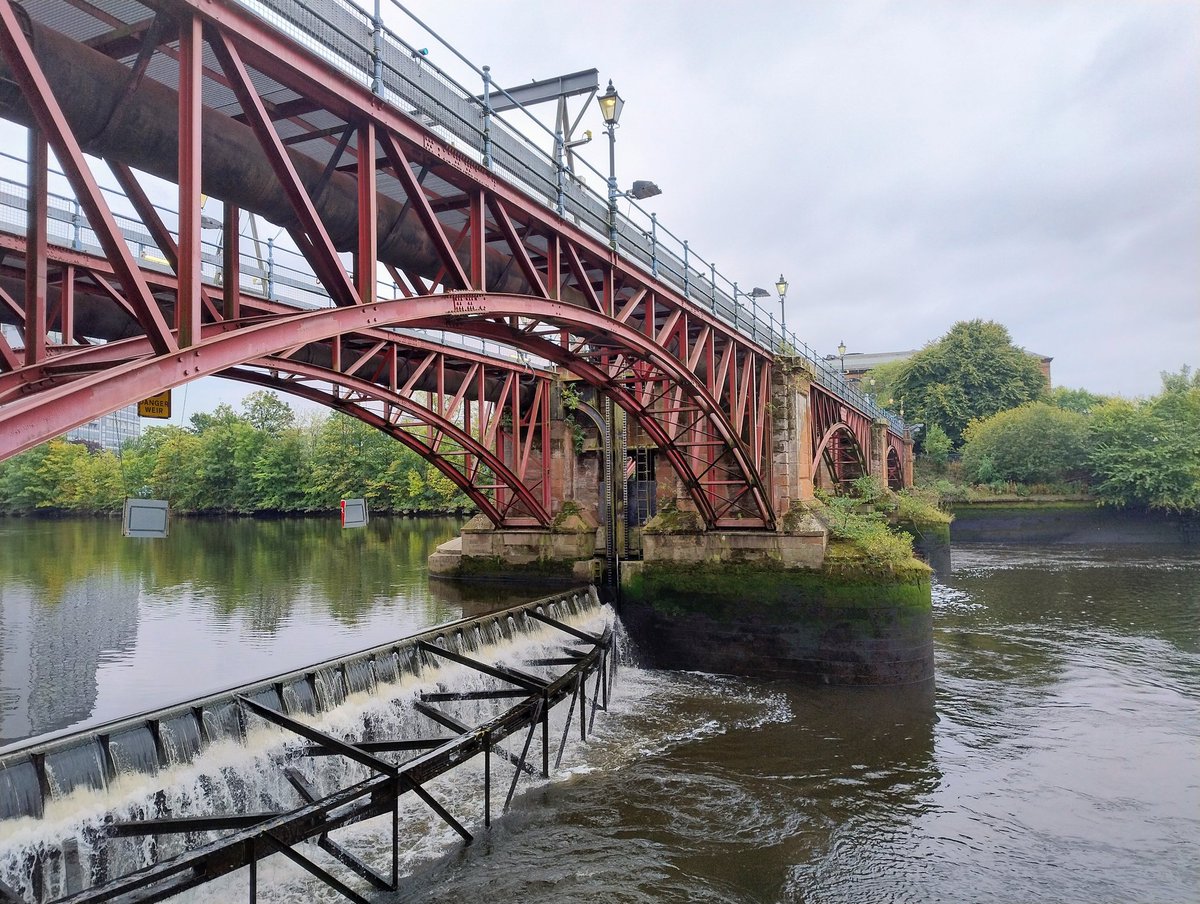 mark_mcintyre's tweet photo. Out and about for @ICE_engineers' guided walk of Glasgow's over the Clyde for @Glasgowdodf. 🌉

Something I hadn't really considered til now: 𝘸𝘩𝘺, 𝘸𝘩𝘦𝘯 &amp; even 𝘩𝘰𝘸 each one was made to span the river all has a story to tell about the city and its priorities of the time. https://t.co/aW7JaQiTV4