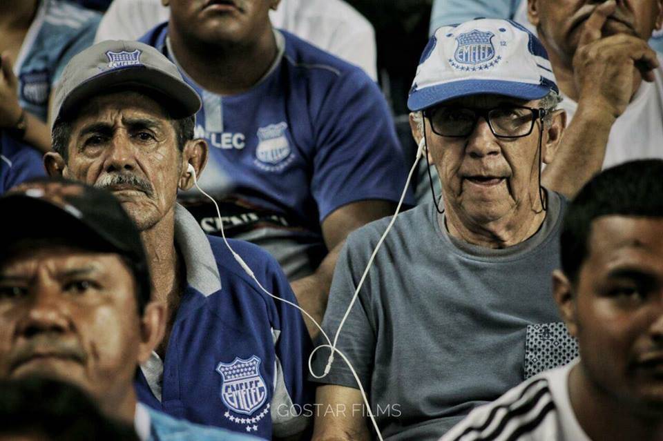 Maykillo's tweet photo. #NuncaBajamosLaBandera del @CSEmelec 💙 😎👈🏼 abandonarte jamás! 18h00 🏟️ #RT Masivo @BenincaRuben @ManuelReye68614 @MarioloOrtegaL @majogavilanesa @MaferFloresG_ @Gabo_Harper @AldoFabrizzio https://t.co/0eQzYc42ZX