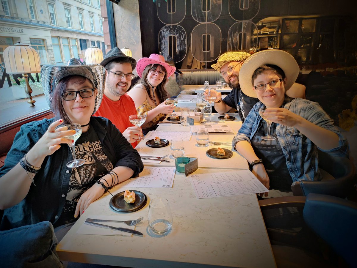 Lil catch up with <a href="/Noctis_Mori/">Noctis_Mori🖤</a> and <a href="/The_NeonGhost/">The_NeonGhost</a> this weekend 💖